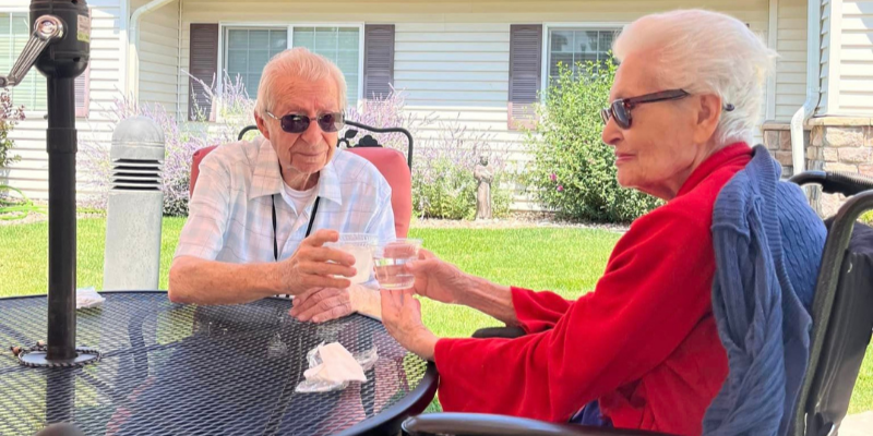 Cappella Pueblo West Senior Living Community in Pueblo West, CO - signature programs couple having a drink square