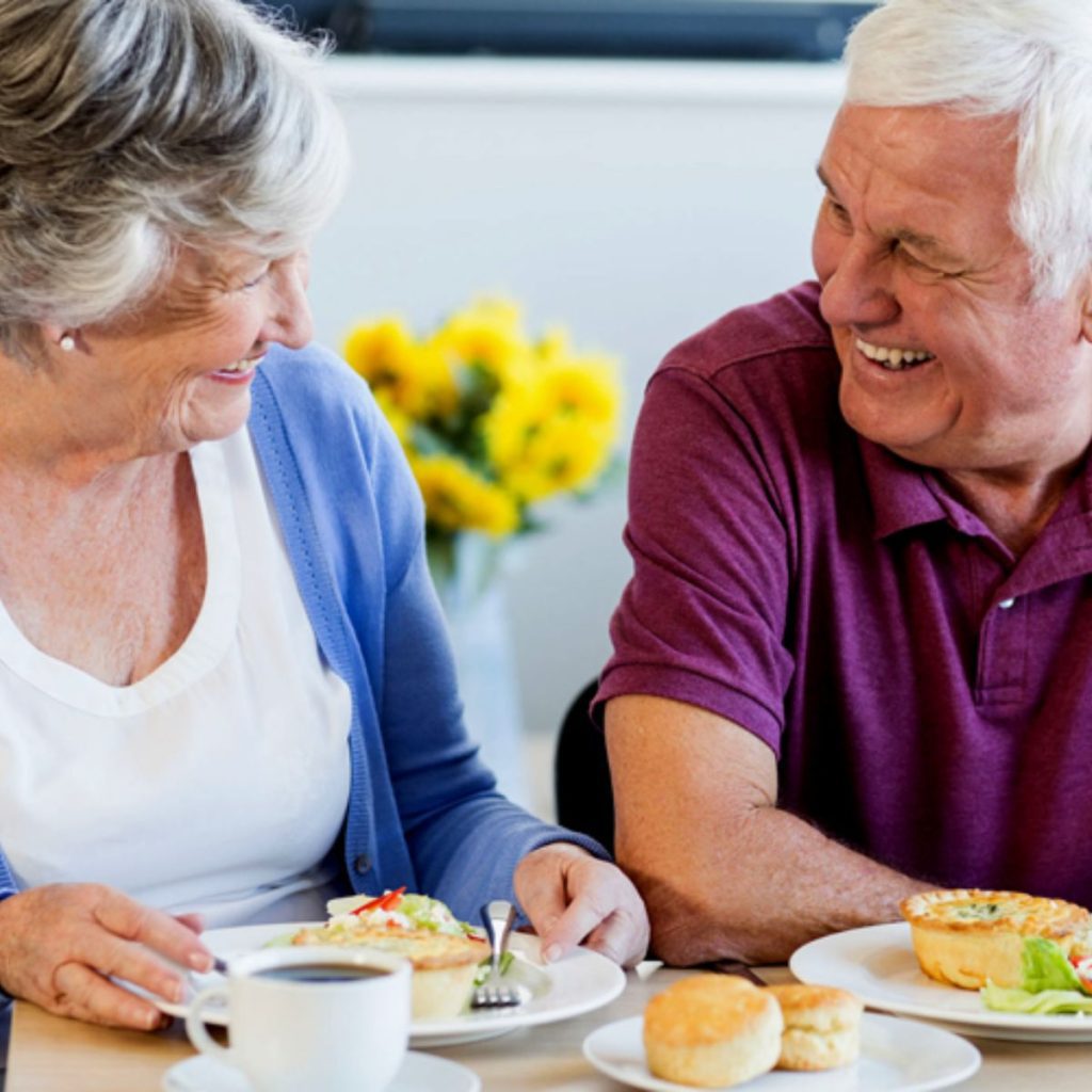 Cappella Pueblo West Senior Living Community in Pueblo West, CO - couple dining