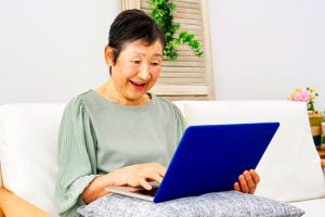 Cappella Pueblo West Senior Living Community in Pueblo West, CO - cpw senior woman on laptop smiling