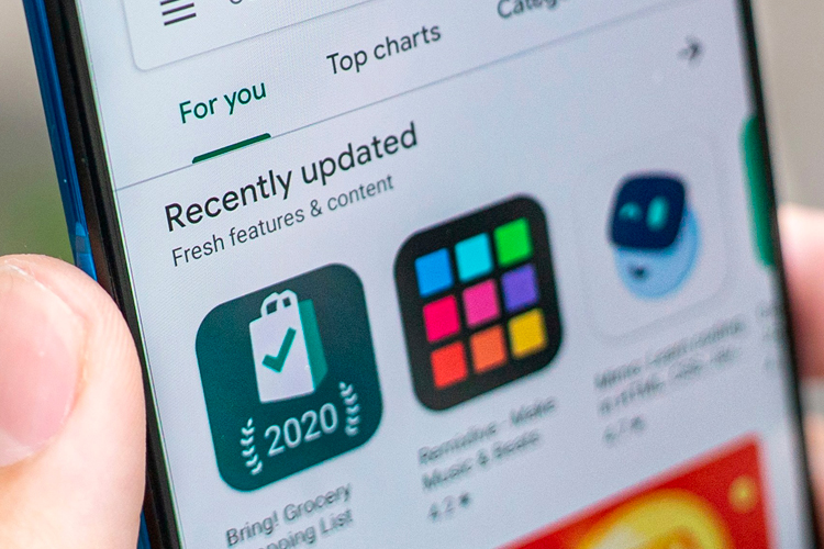 Cappella Pueblo West Senior Living Community in Pueblo West, CO - cpw iphone with app icons