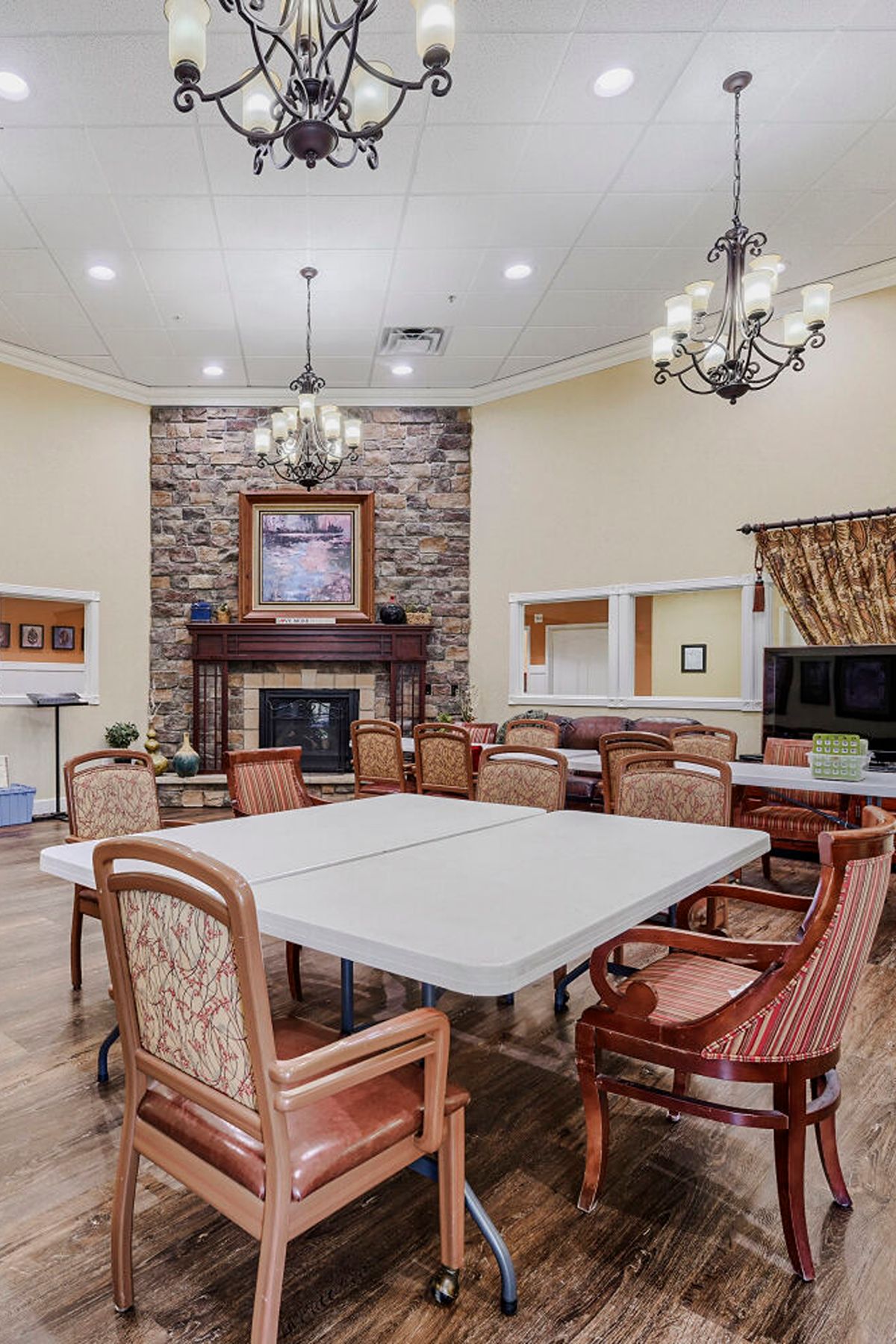 Cappella Pueblo West Senior Living Community in Pueblo West, CO - 170 s. dacona dr. - web quality - 012 - 12 living room