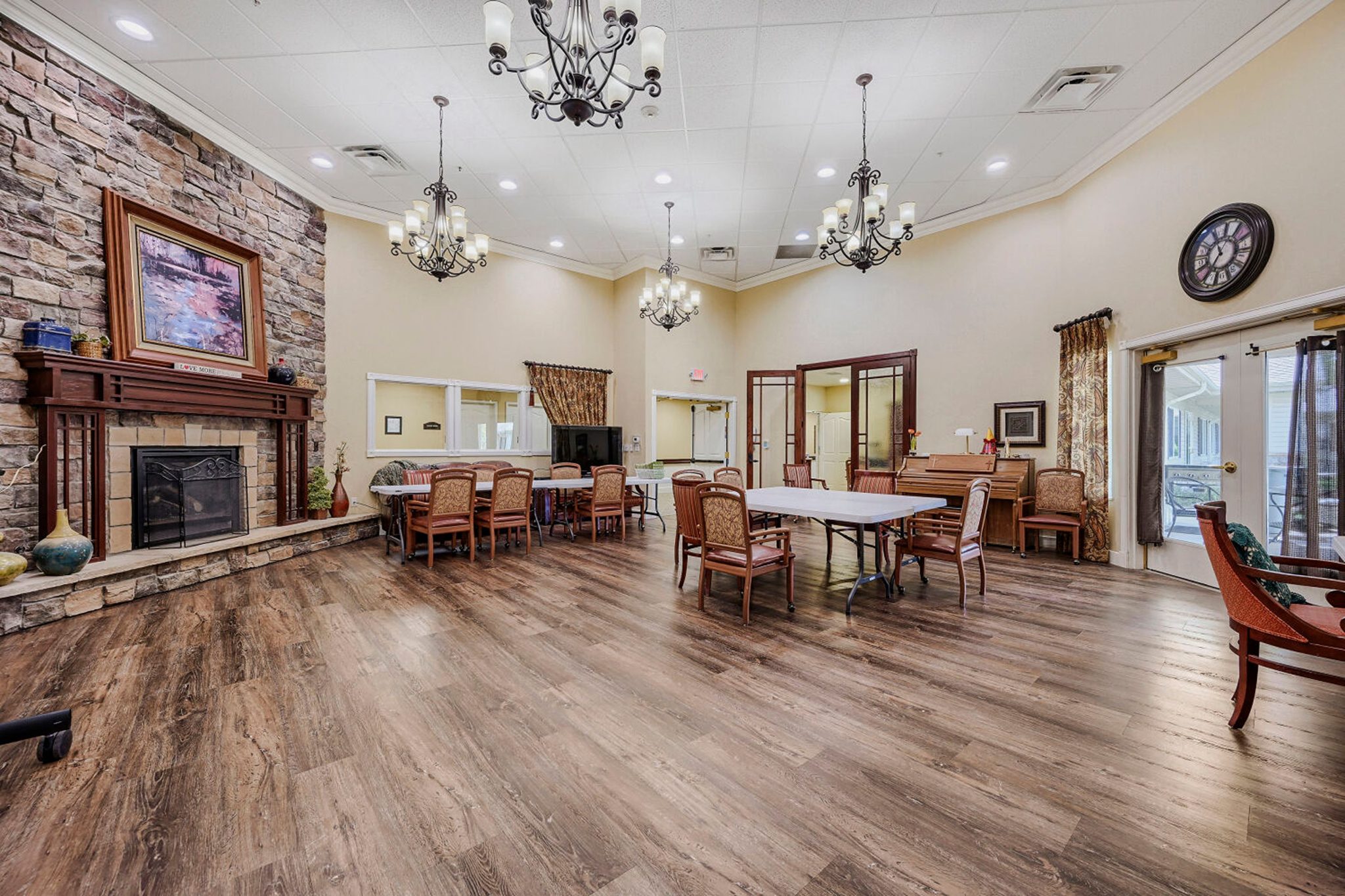 Cappella Pueblo West Senior Living Community in Pueblo West, CO - 170 s. dacona dr. - web quality - 013 - 13 living room